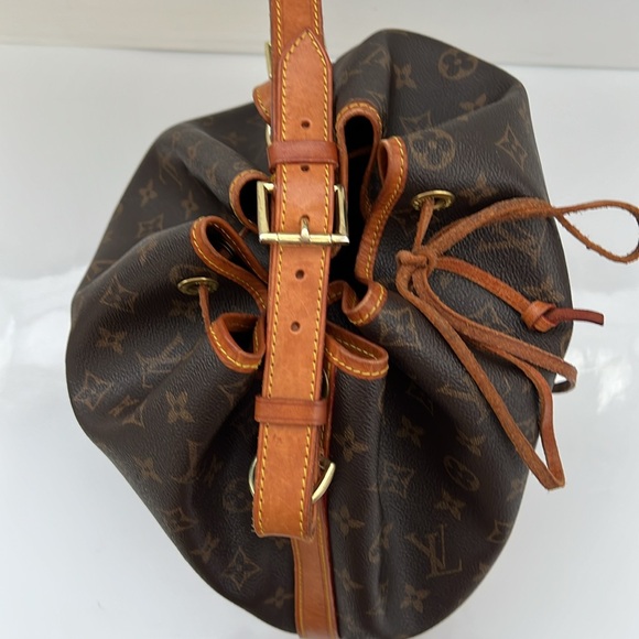Louis Vuitton Monogram Shoulder Bag - Picture 2 of 15